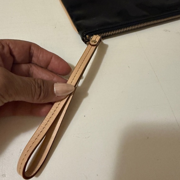 Kate Spade Black patent leather Clutch with tan and Gold-Tone Accents - Picture 5 of 11